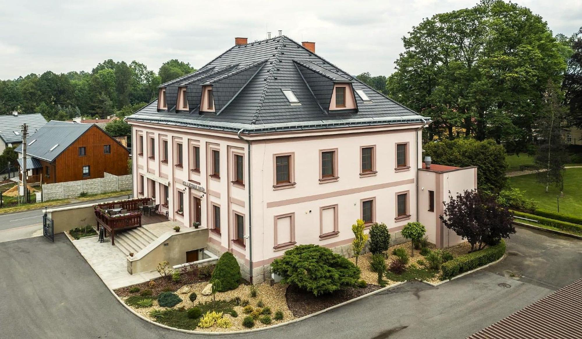 Hotel Zamecek Raspenava Exterior photo